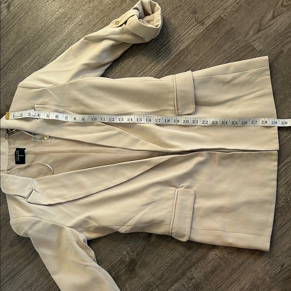 Tahari Beige Blazer with Rolled Sleeves - Picture 5 of 11
